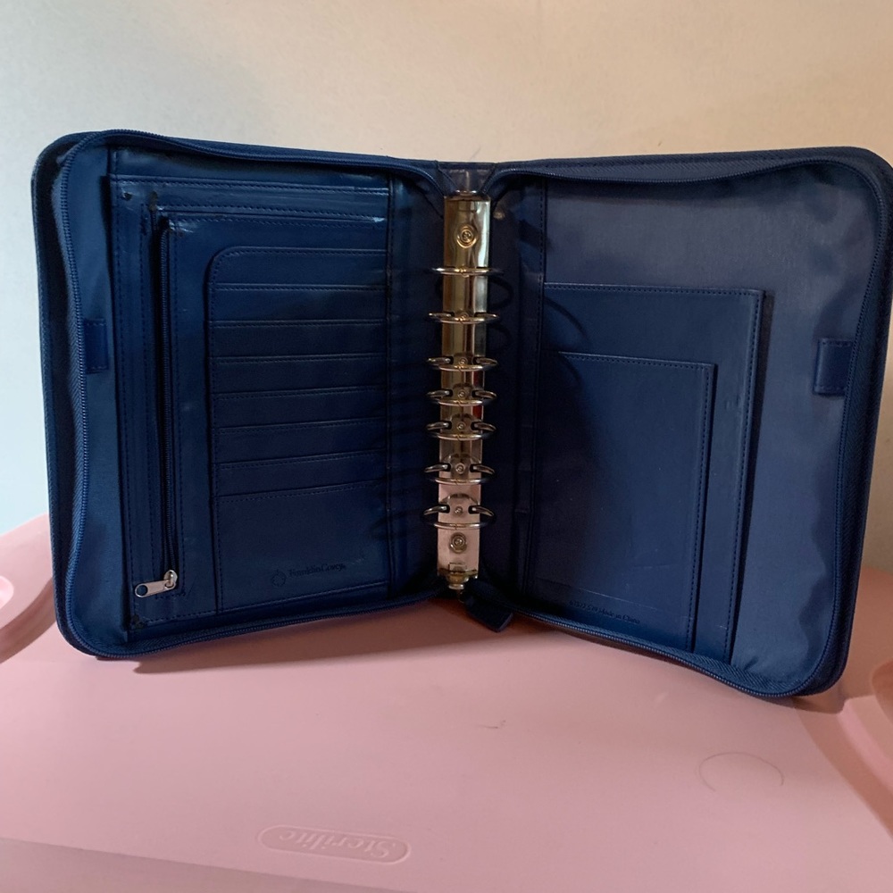 Franklin Covey Classic Size Navy Leather Organizer